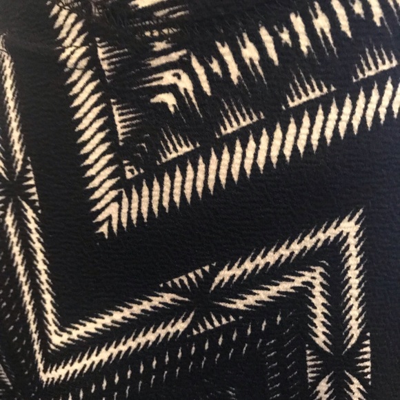Marie C Black White Zig Zag Elastic Waistband Mini Skirt size Small - Picture 7 of 10